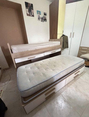 Letto con cassetti secondo - con, e