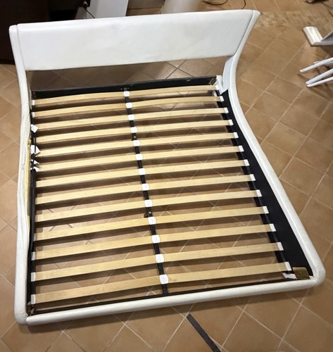 Letto matrimoniale moderno